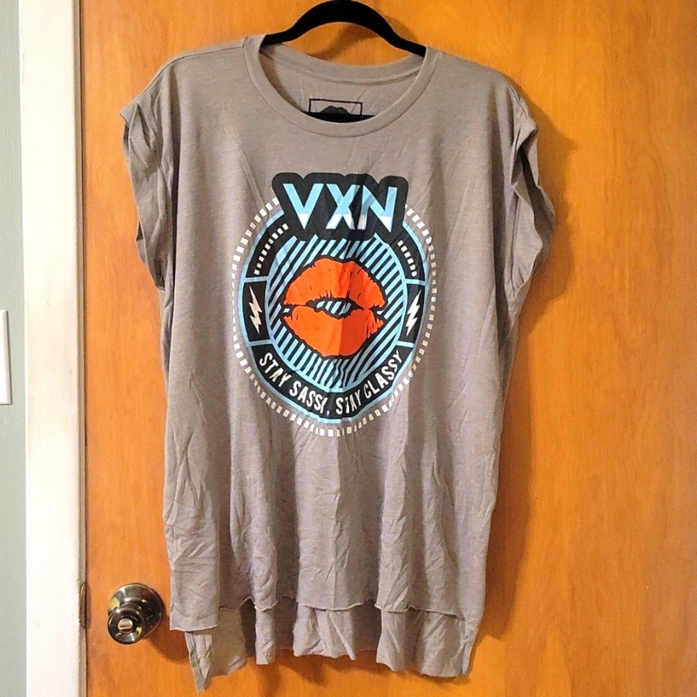 Vixxon by Dixxon high/low Tee